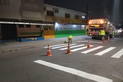 Faixas de pedestres recebem nova pintura em Manaus