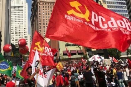 Lula ganha apoio do PCdoB para eleições de 2026