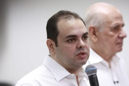 Estudantes da UEA pedem regularização de bolsas atrasadas