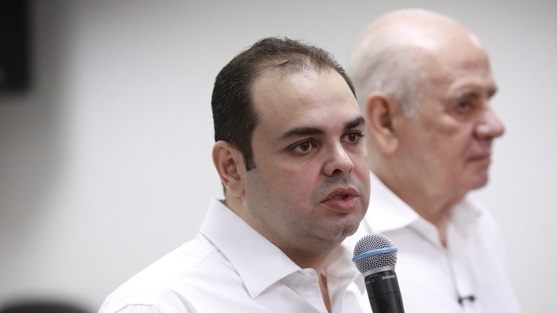 Estudantes da UEA pedem regularização de bolsas atrasadas