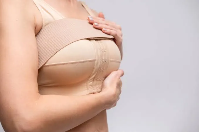 Cirurgias plásticas de mama no SUS voltam a crescer