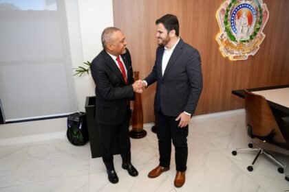 Prefeitura e TJ-AM buscam soluções para Manaus
