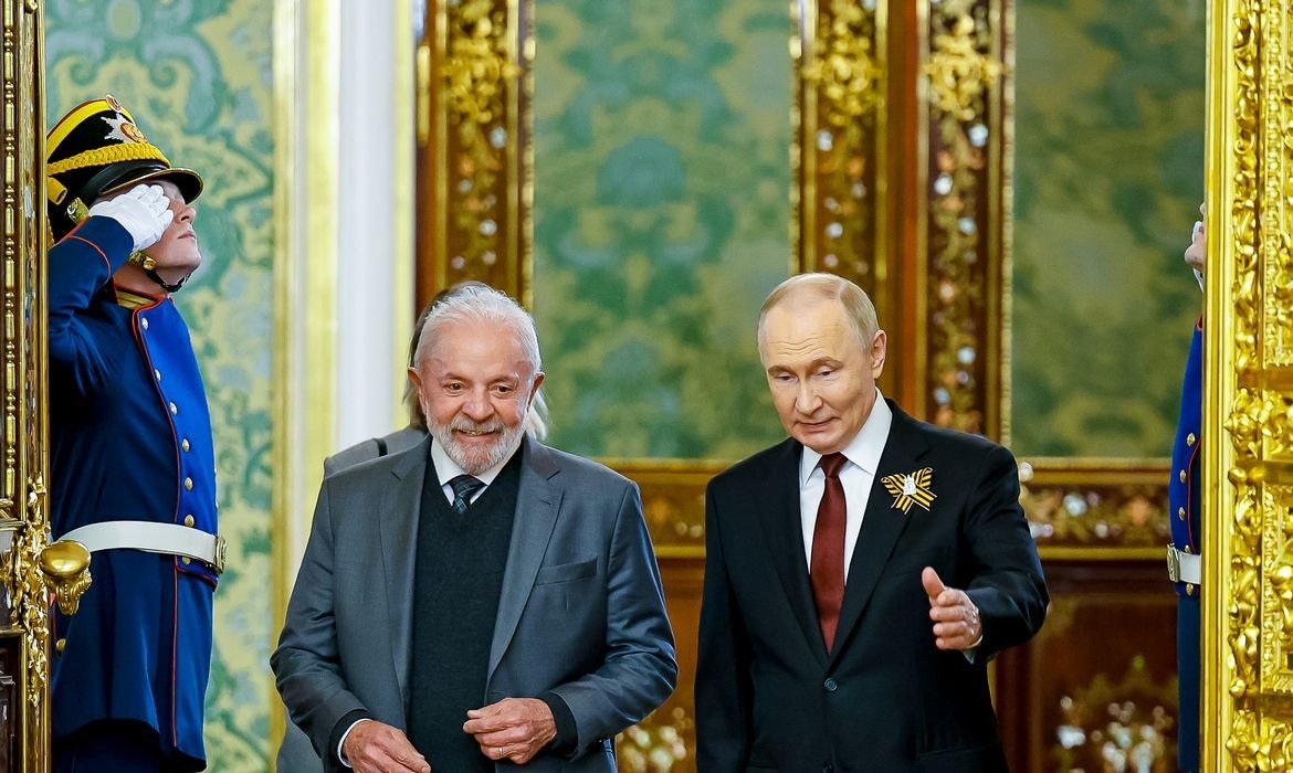 Lula e Putin conversam sobre comércio e política internacional
