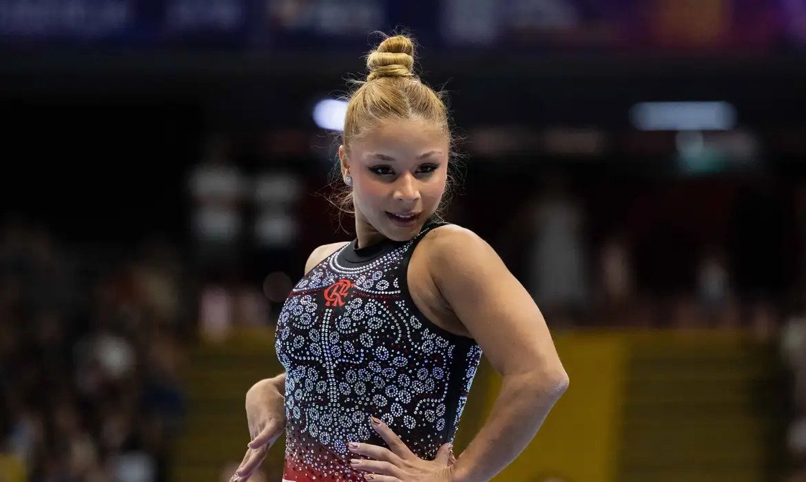 Flávia Saraiva reforça protagonismo na ginástica brasileira