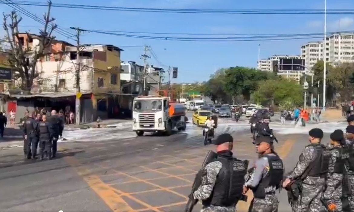 Bloqueios afetam motoristas e ônibus na zona norte do Rio