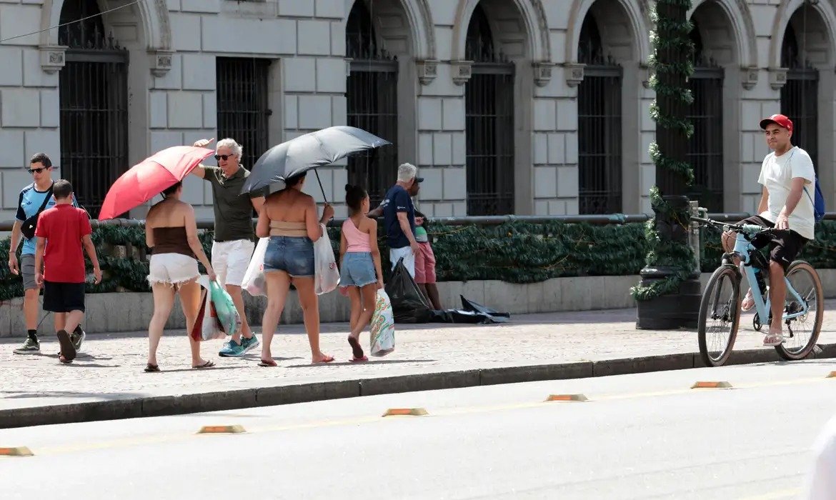 Baixa umidade aumenta desconforto durante o calor