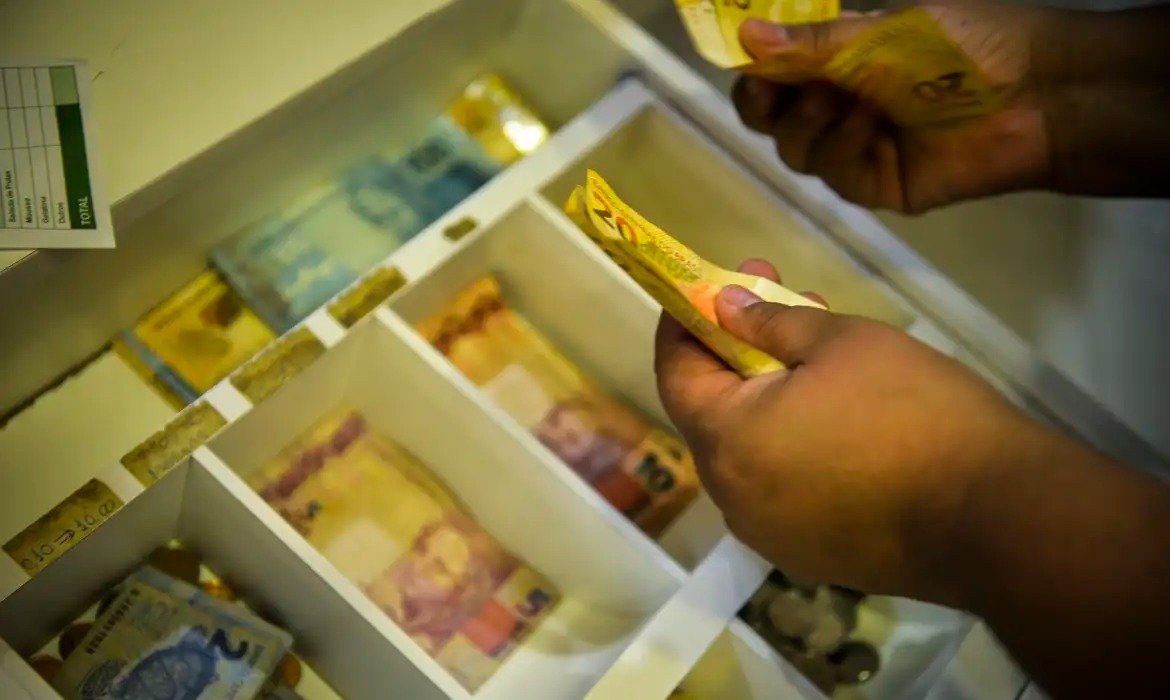 Abono salarial: entenda como o valor é calculado