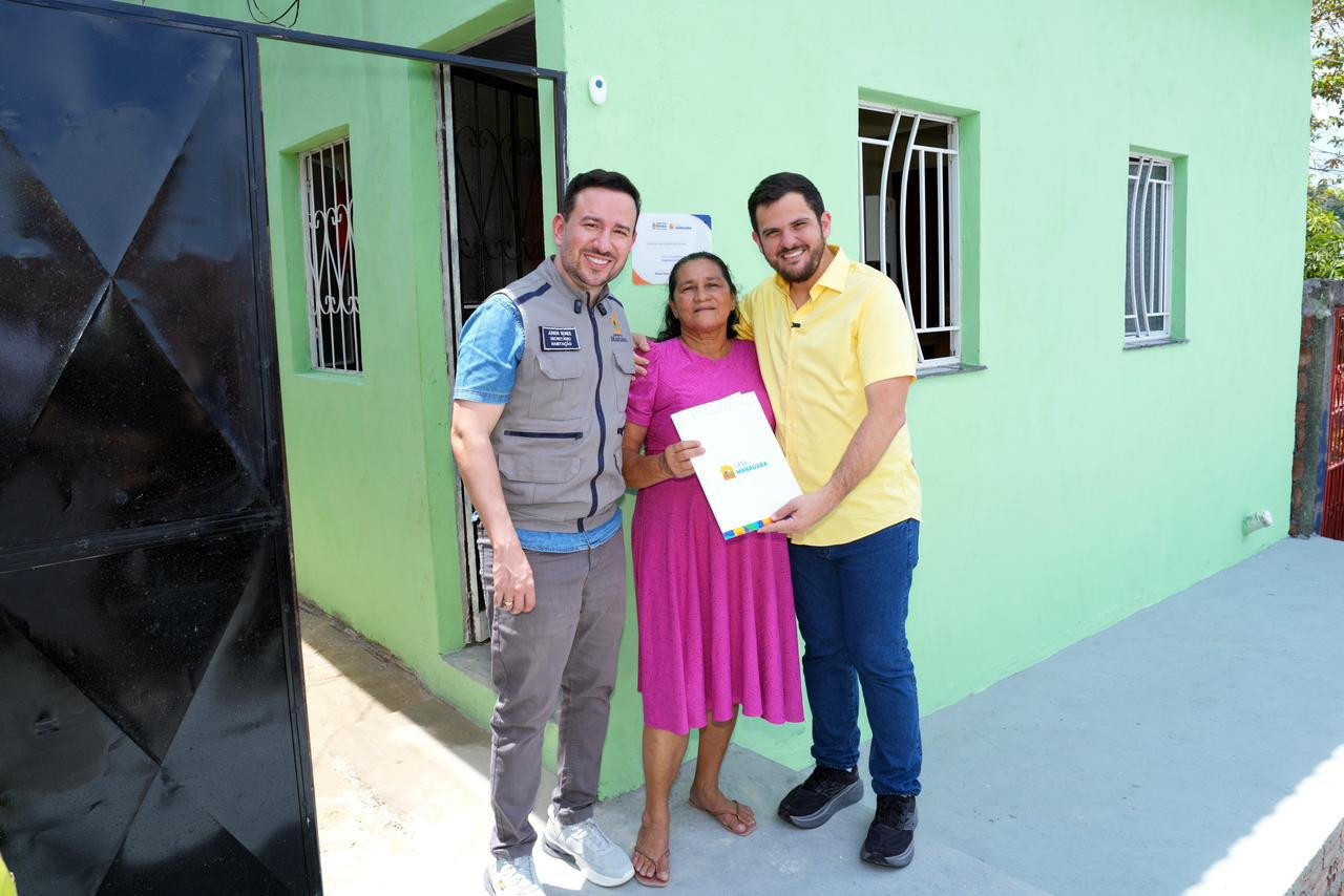 Prefeitura entrega casas reformadas em Manaus