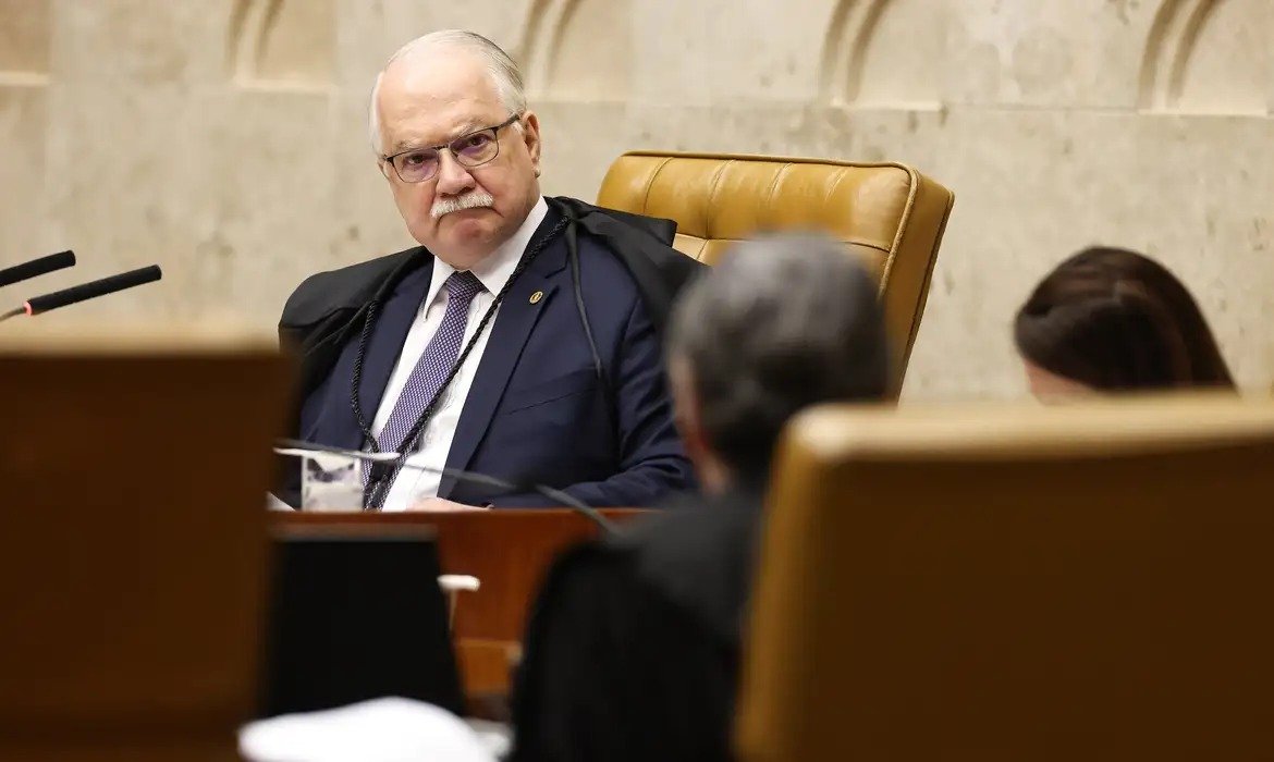 Carta em defesa de Fachin pede STF fortalecido diante de cenário institucional