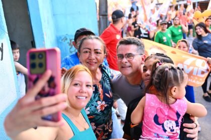 David Almeida percorre Alfredo Nascimento e conversa com moradores sobre demandas