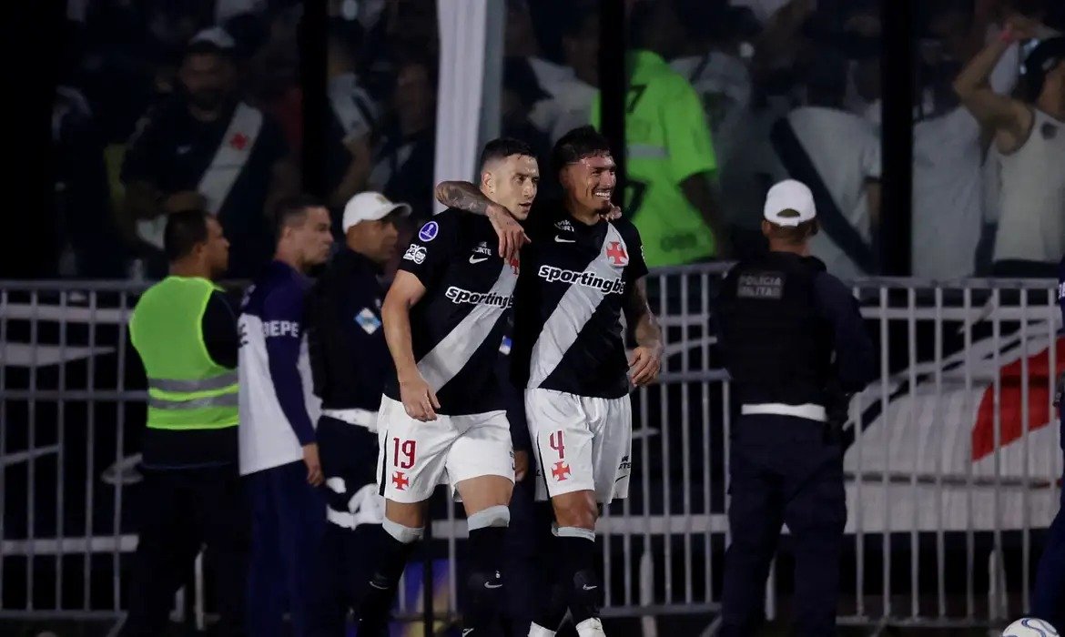 Vasco vence Santa Fe e volta a disputar semifinal da Sul-Americana desde 2011