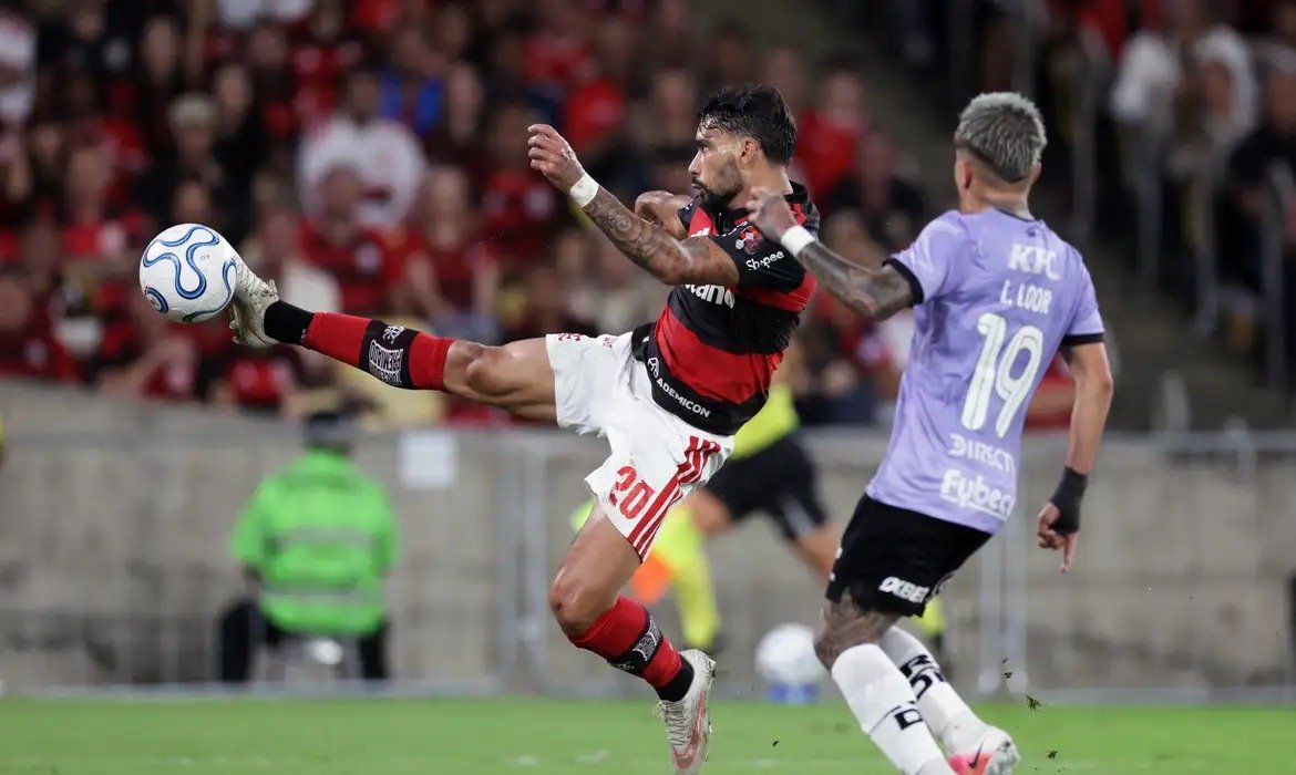Brasil chega forte à reta final da Libertadores com três times
