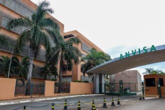 Anvisa faz alerta nacional sobre tirzepatida em pó anunciada online
