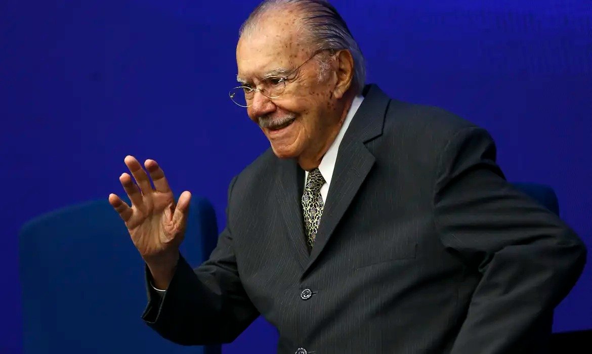 Sírio-Libanês informa estado de saúde de José Sarney