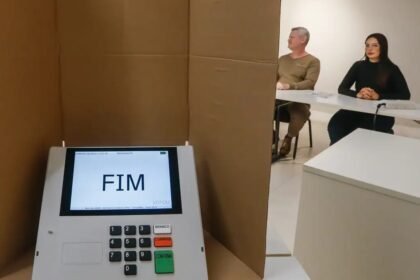 Pode levar cola de papel para votar nas Eleições 2026